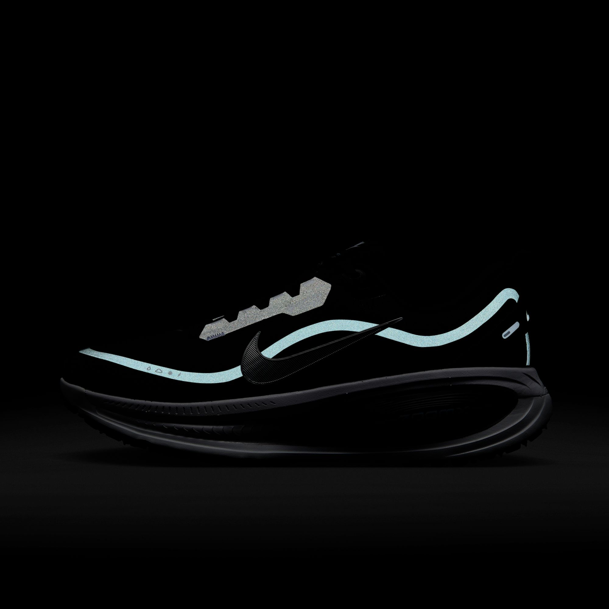 Vomero 18 Gore-tex Sneakers - Premium Brand Shoes for Men and Women